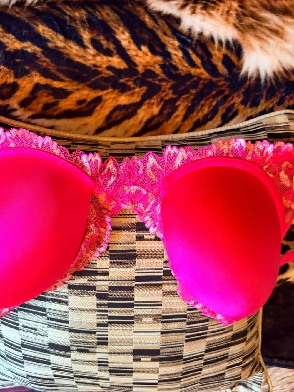 La SENZA Hot Pink Lace Beyond Sexy Ultimate Plunge